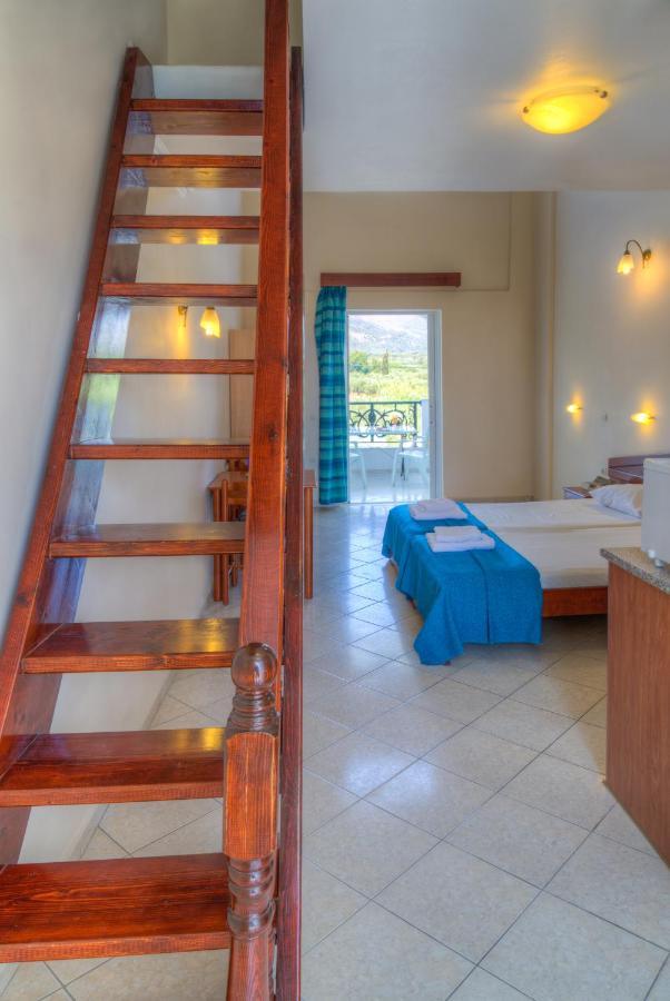 George And Dawn Hotel Lithakia  ภายนอก รูปภาพ